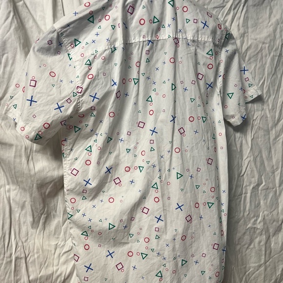 Playstation Brand Men’s Sz Small Button Down All Over Print Short Sleeve Shirt - Picture 4 of 4